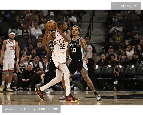 布克26分引领，太阳击溃独行侠连胜继续