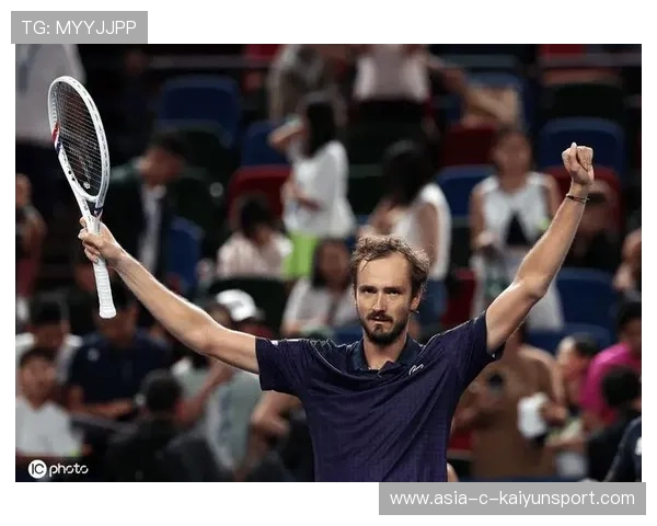 梅德韦杰夫技术失灵！被19岁小将吊打