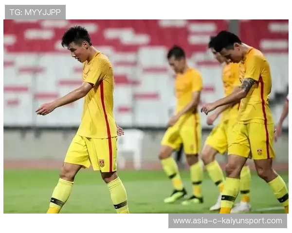 足球运动员训练偷懒被拍，背后的真相让人震惊