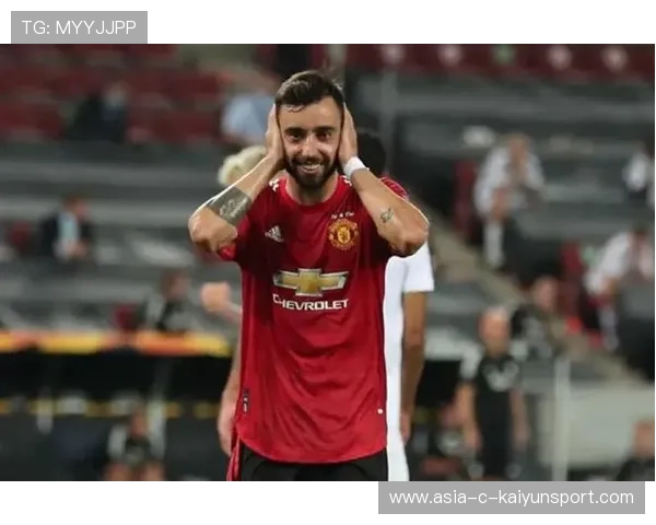 曼联后防线上若干位置需要夏窗前完成检修，后天曼联