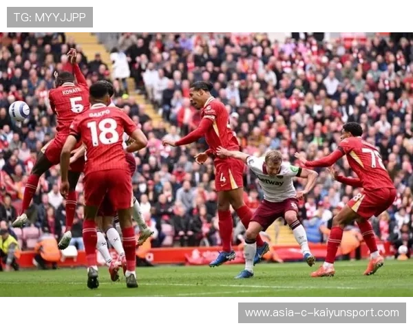 鲁尼与范戴克在安菲尔德，重塑足球名宿与现役球星的交流范式，鲁德范尼斯特鲁伊