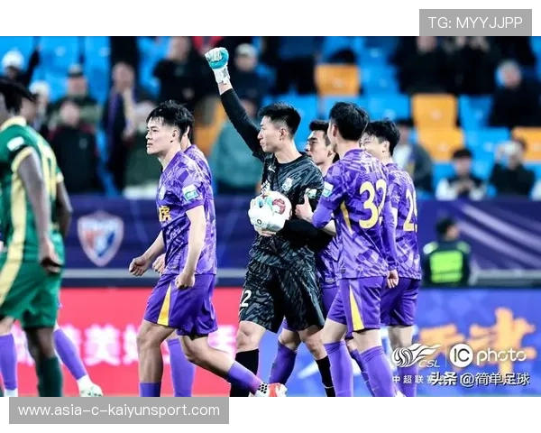 天津津门虎边路传中升级,六码点抢点头槌稍稍顶高 天津津门虎边路传中升级,六码点抢点头槌稍稍顶高